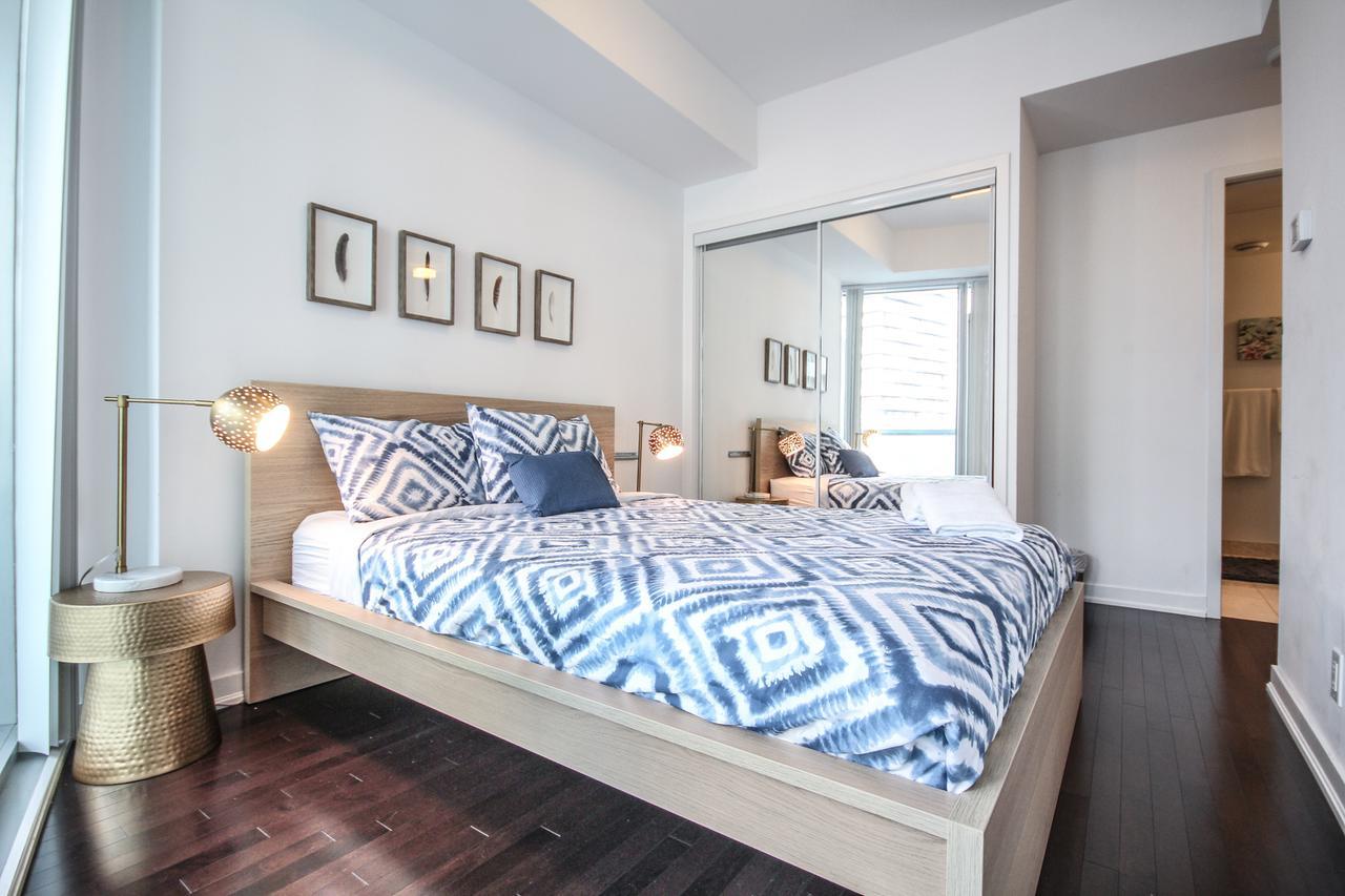טורונטו Sarkar Suites - Entertainment District מראה חיצוני תמונה
