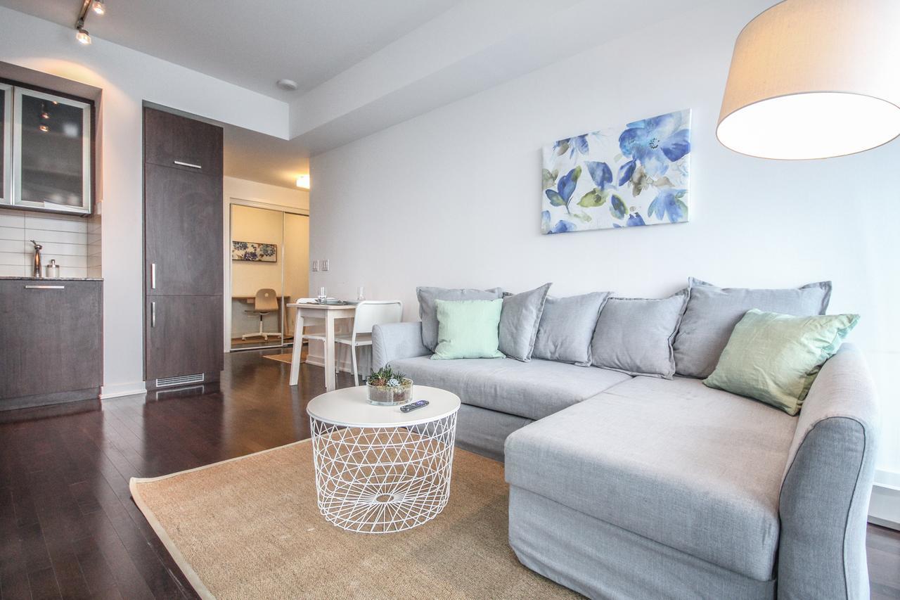 טורונטו Sarkar Suites - Entertainment District מראה חיצוני תמונה