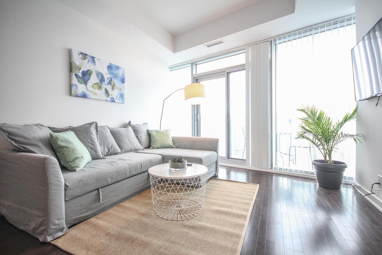 טורונטו Sarkar Suites - Entertainment District מראה חיצוני תמונה