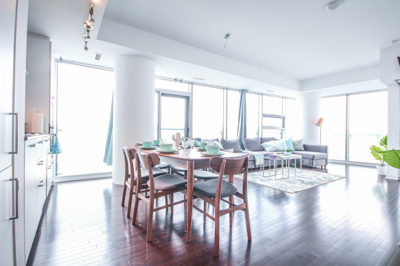 טורונטו Sarkar Suites - Entertainment District מראה חיצוני תמונה