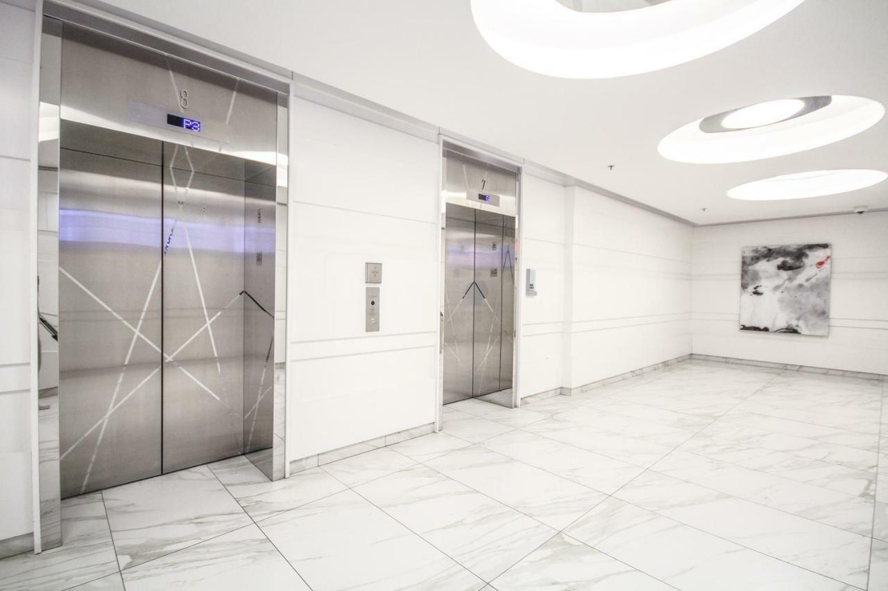 טורונטו Sarkar Suites - Entertainment District מראה חיצוני תמונה