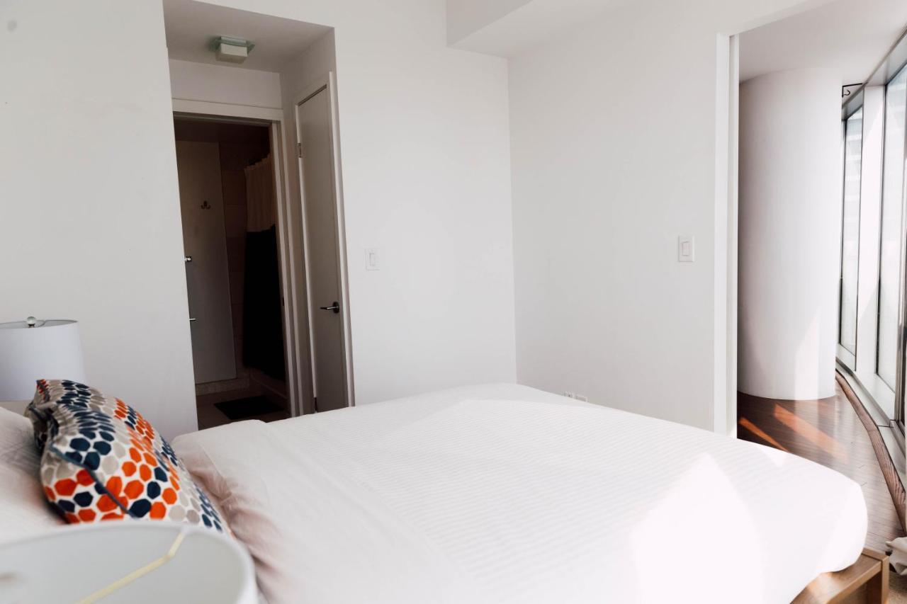 טורונטו Sarkar Suites - Entertainment District מראה חיצוני תמונה