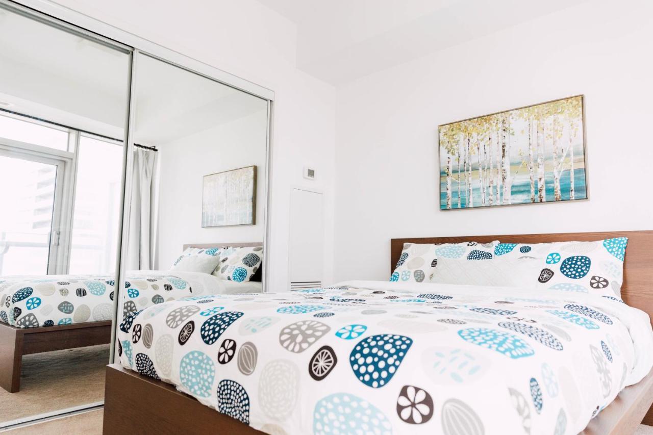 טורונטו Sarkar Suites - Entertainment District חדר תמונה