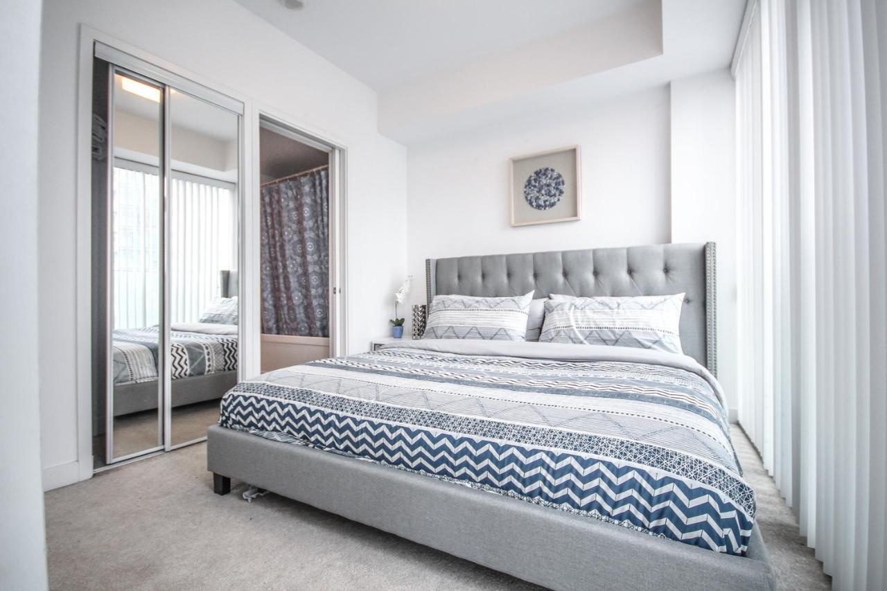 טורונטו Sarkar Suites - Entertainment District מראה חיצוני תמונה