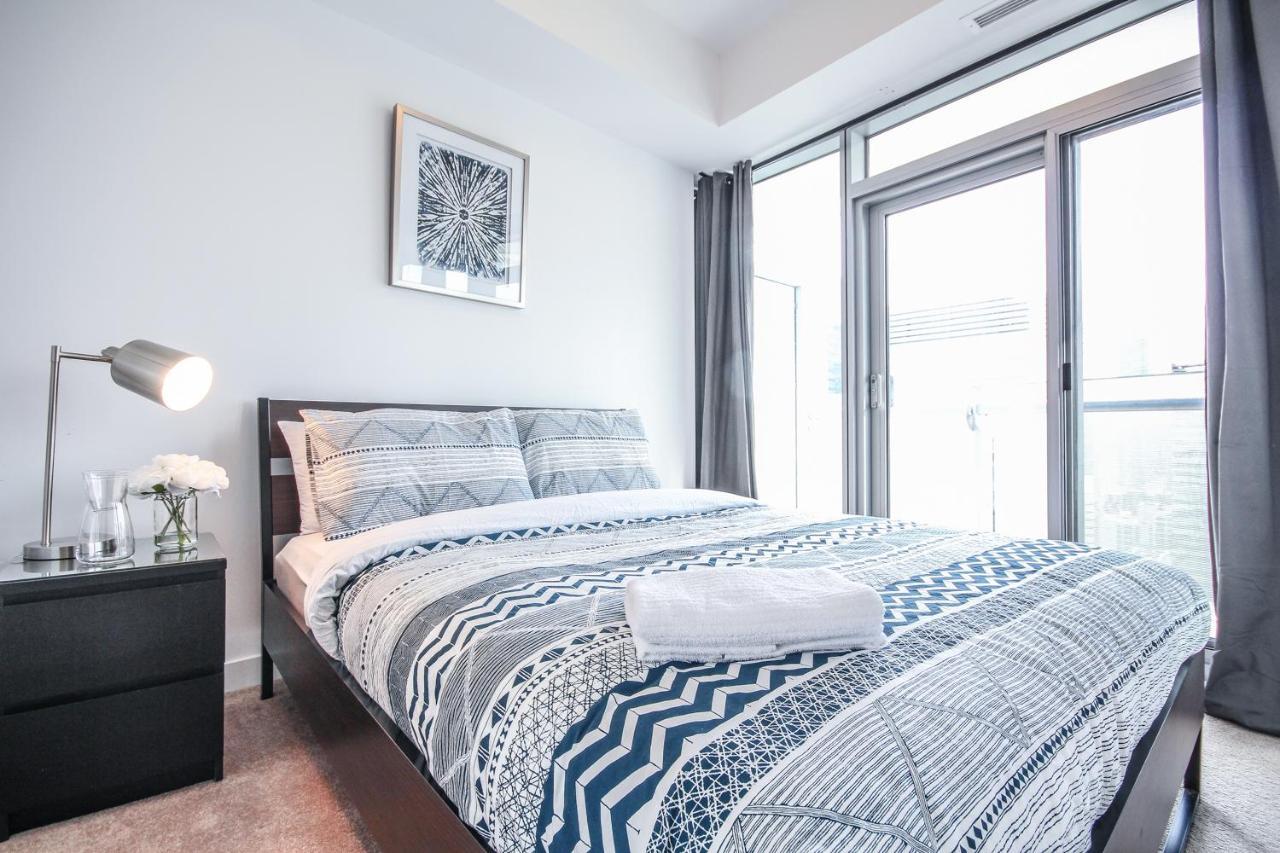 טורונטו Sarkar Suites - Entertainment District מראה חיצוני תמונה