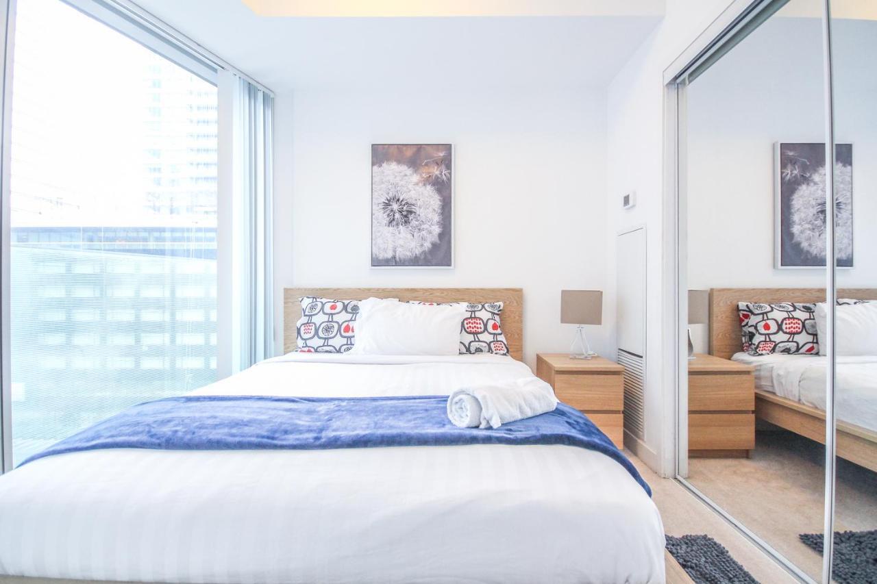 טורונטו Sarkar Suites - Entertainment District מראה חיצוני תמונה