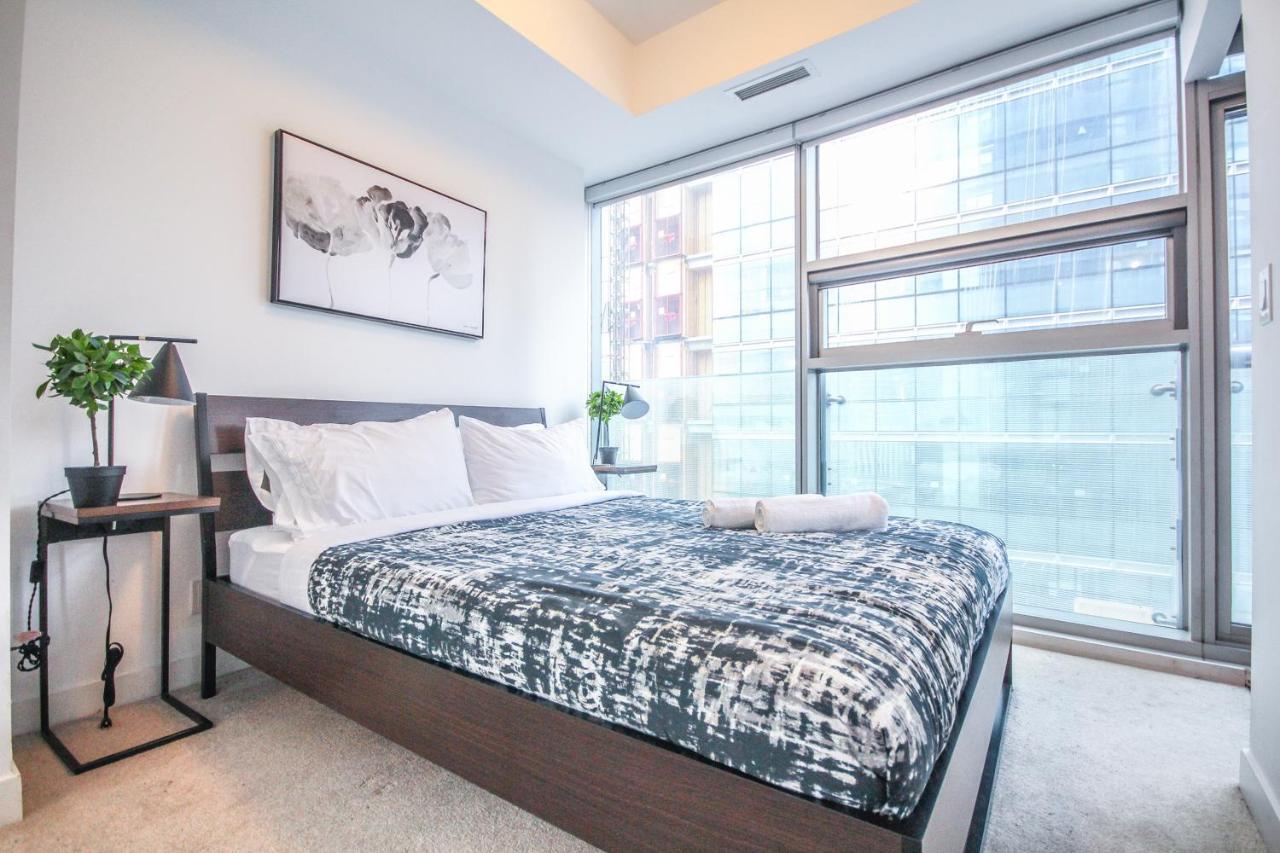 טורונטו Sarkar Suites - Entertainment District מראה חיצוני תמונה
