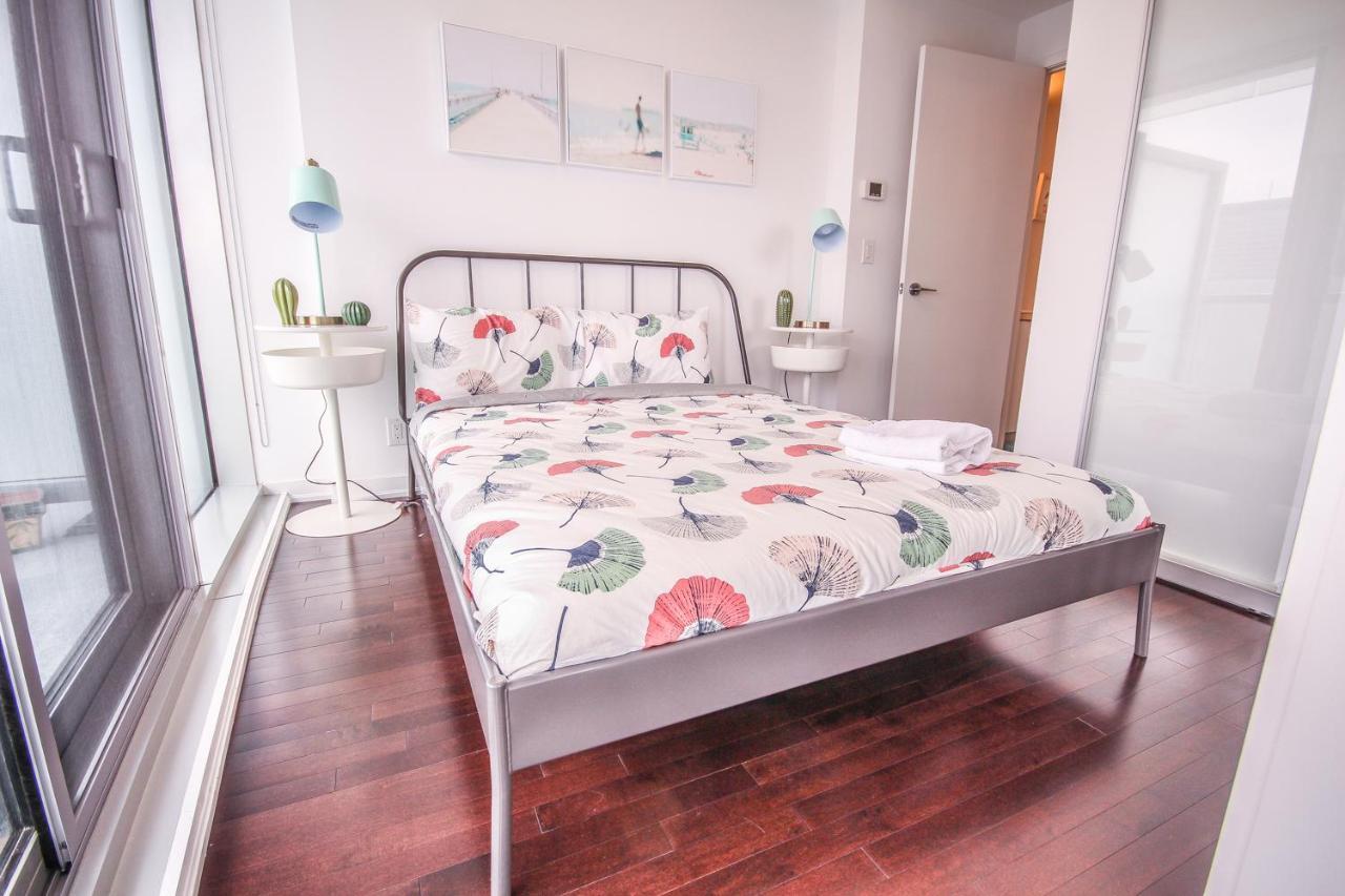 טורונטו Sarkar Suites - Entertainment District מראה חיצוני תמונה