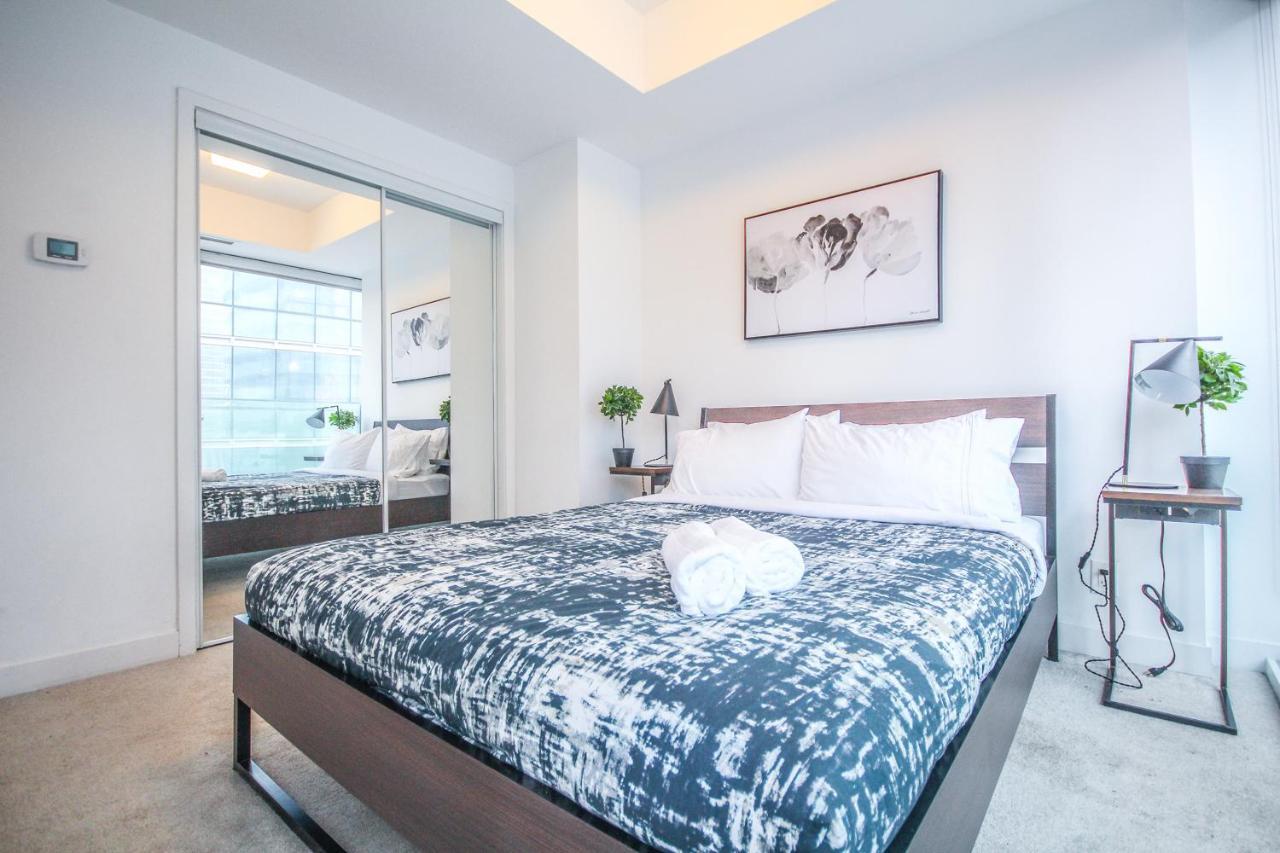 טורונטו Sarkar Suites - Entertainment District מראה חיצוני תמונה