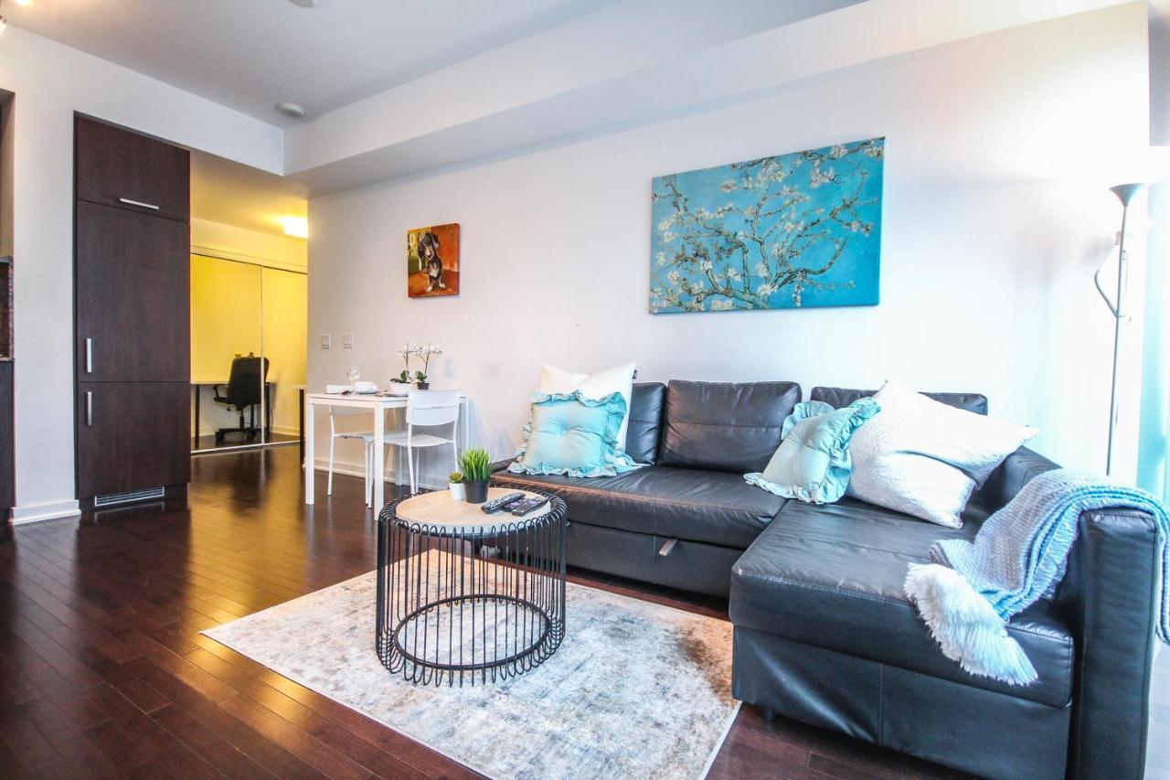 טורונטו Sarkar Suites - Entertainment District מראה חיצוני תמונה
