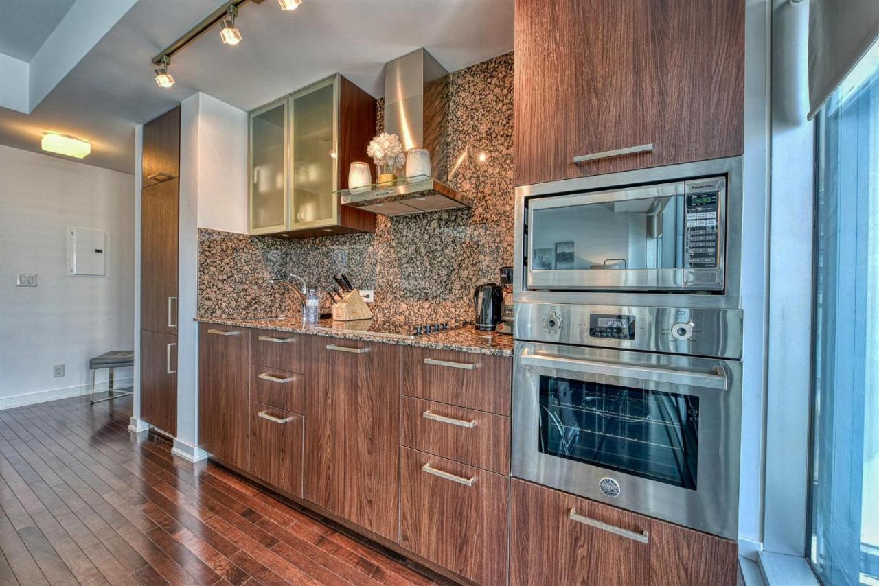 טורונטו Sarkar Suites - Entertainment District מראה חיצוני תמונה