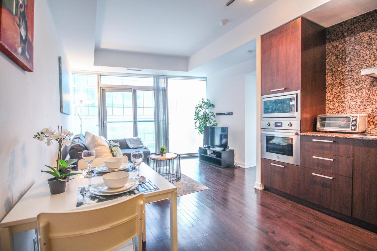טורונטו Sarkar Suites - Entertainment District מראה חיצוני תמונה