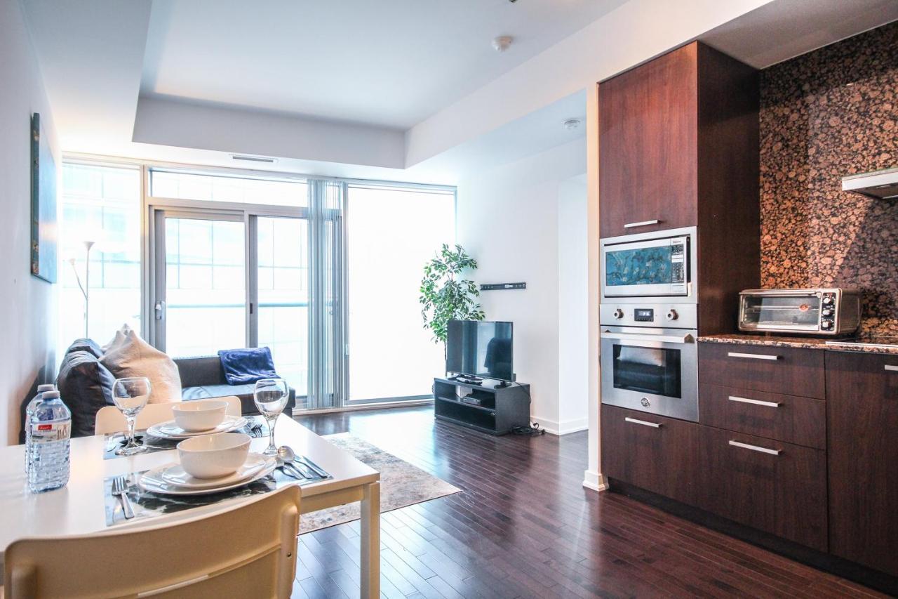 טורונטו Sarkar Suites - Entertainment District מראה חיצוני תמונה
